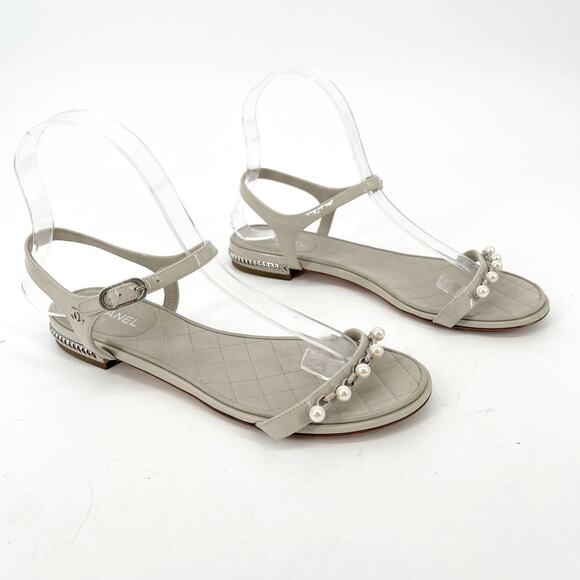 Chanel 37C Gray Quilted Leather Faux Pearl CC Logo Ankle Strap Flat Sandals - Picture 1 of 14